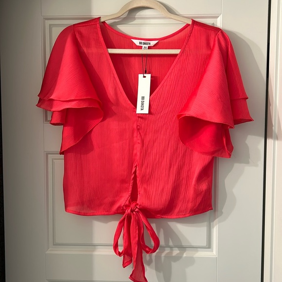 BB Dakota Tops - NWT BB Dakota flutter sleeve blouse